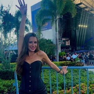 Meet your Posher, Avery